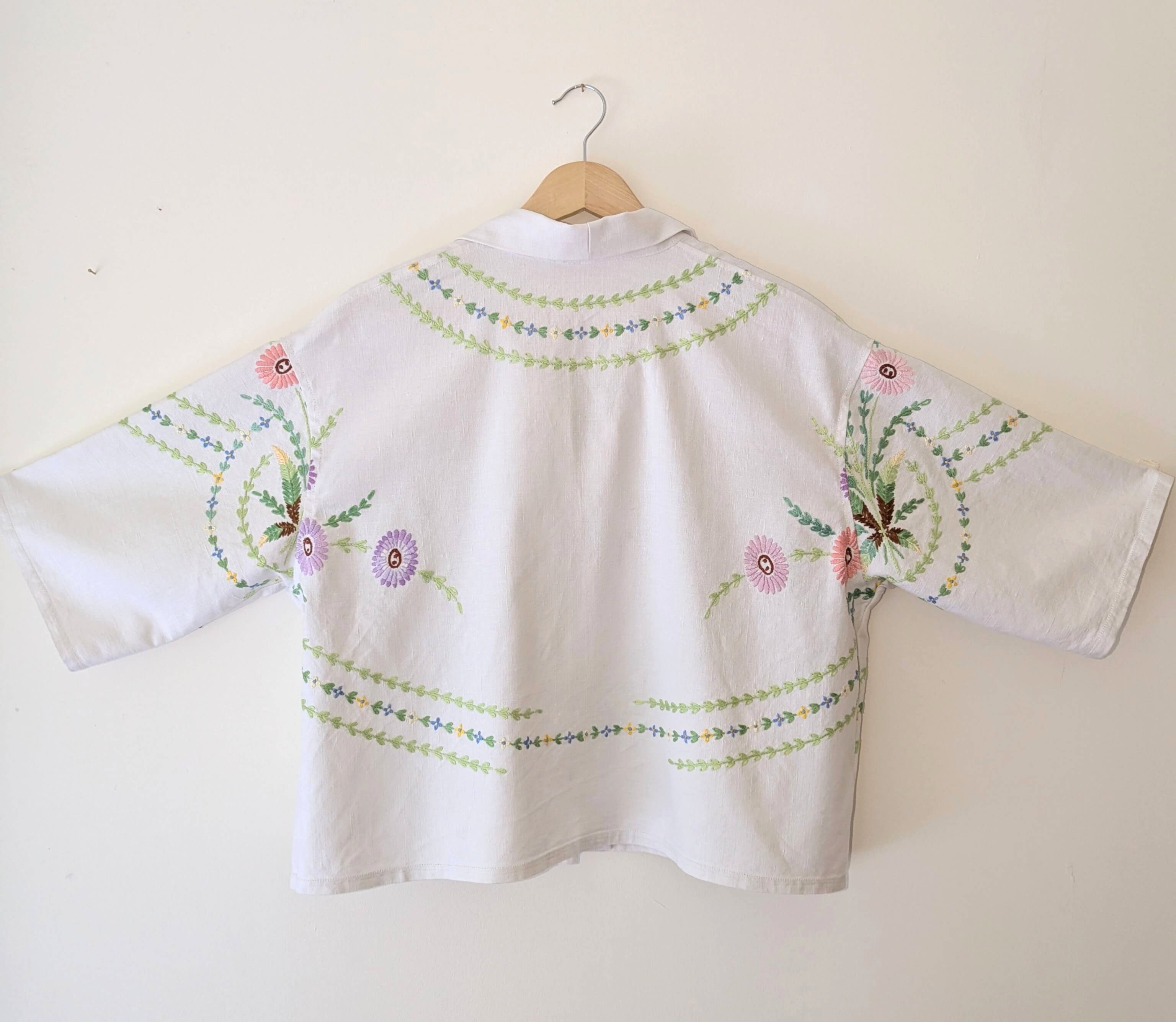 Cape Daisies and Green Garlands Shirt Large