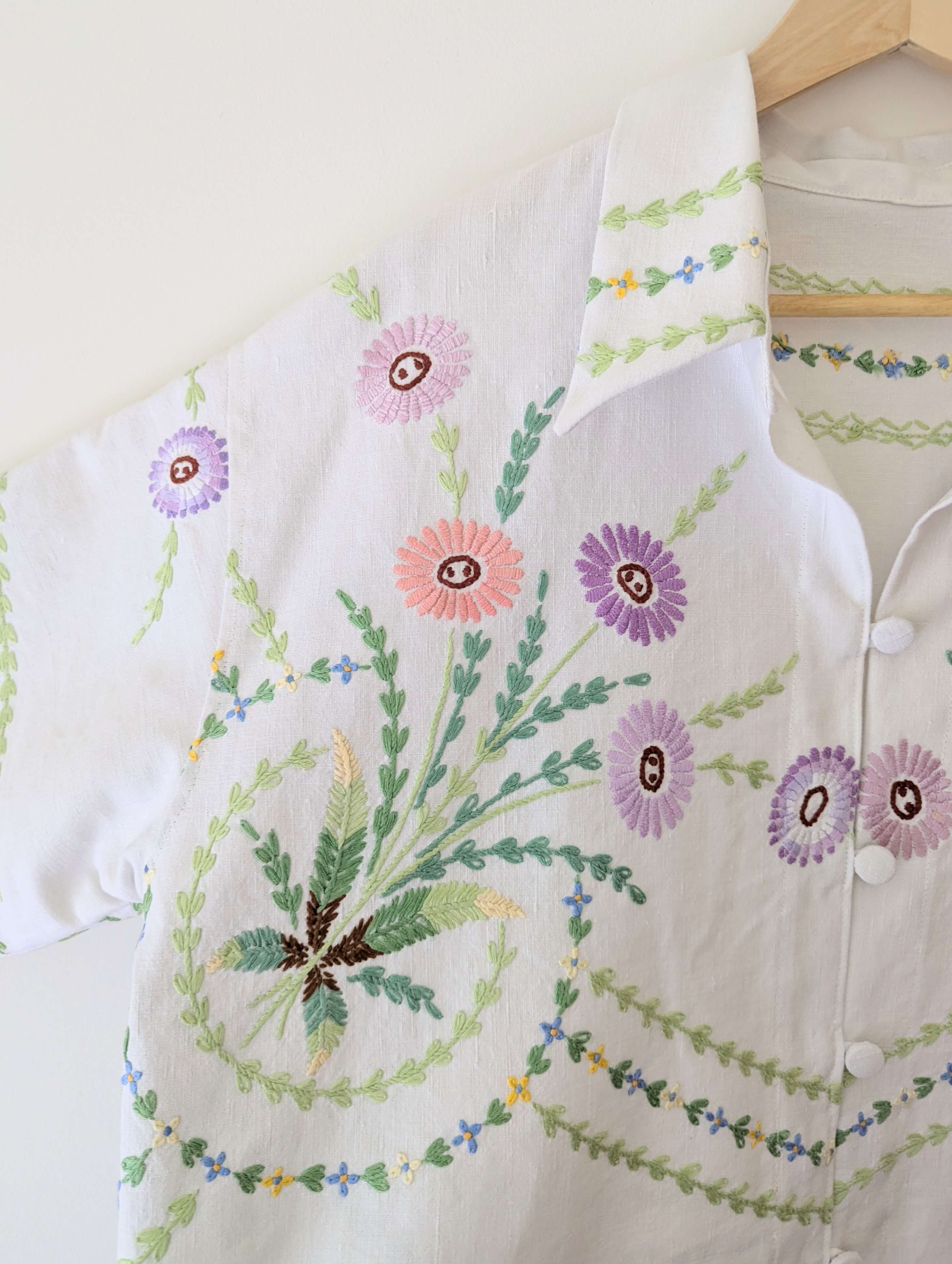 Cape Daisies and Green Garlands Shirt Large