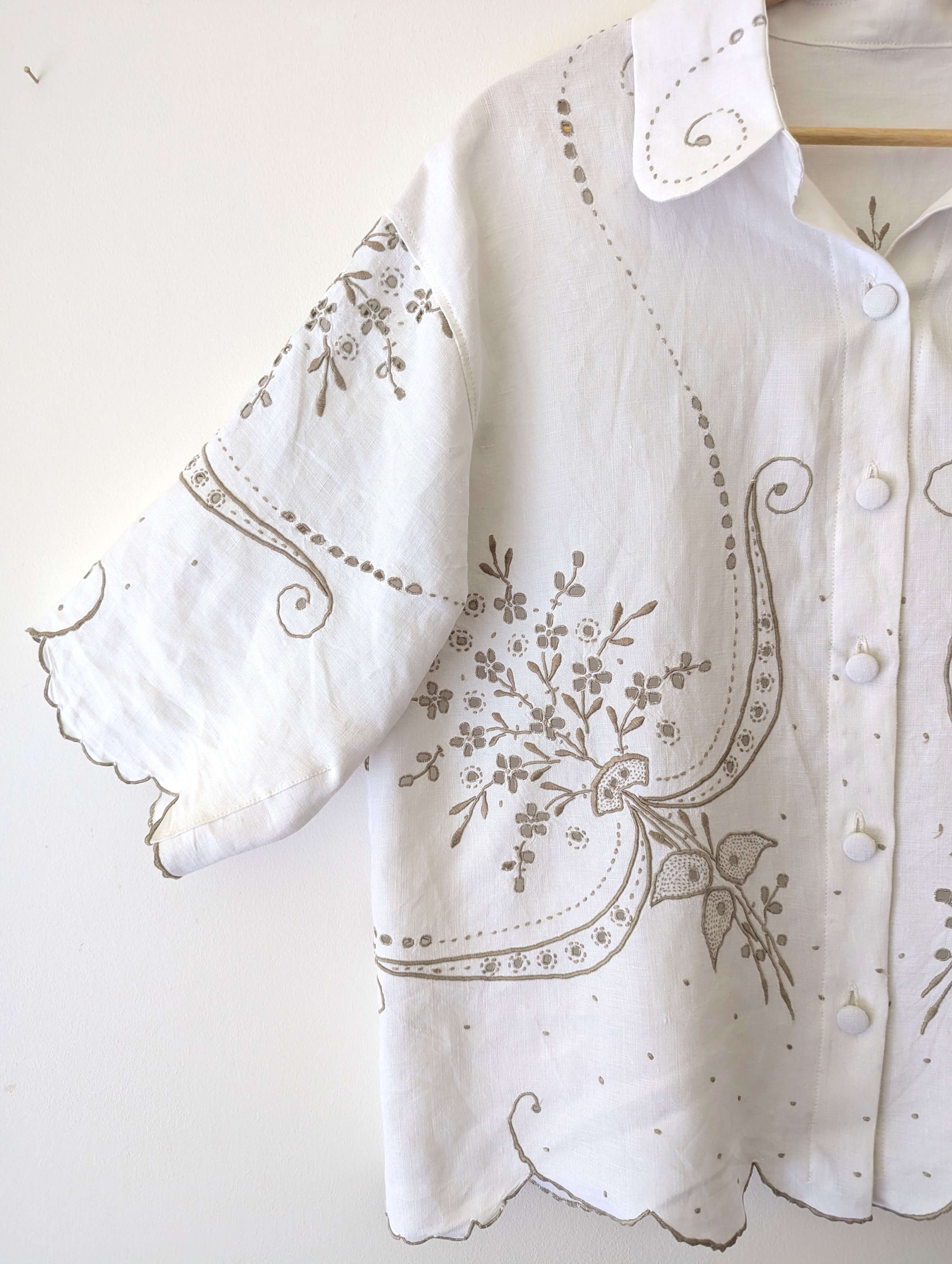 Madeira Vintage Embroidery Flowers and Swirls Large