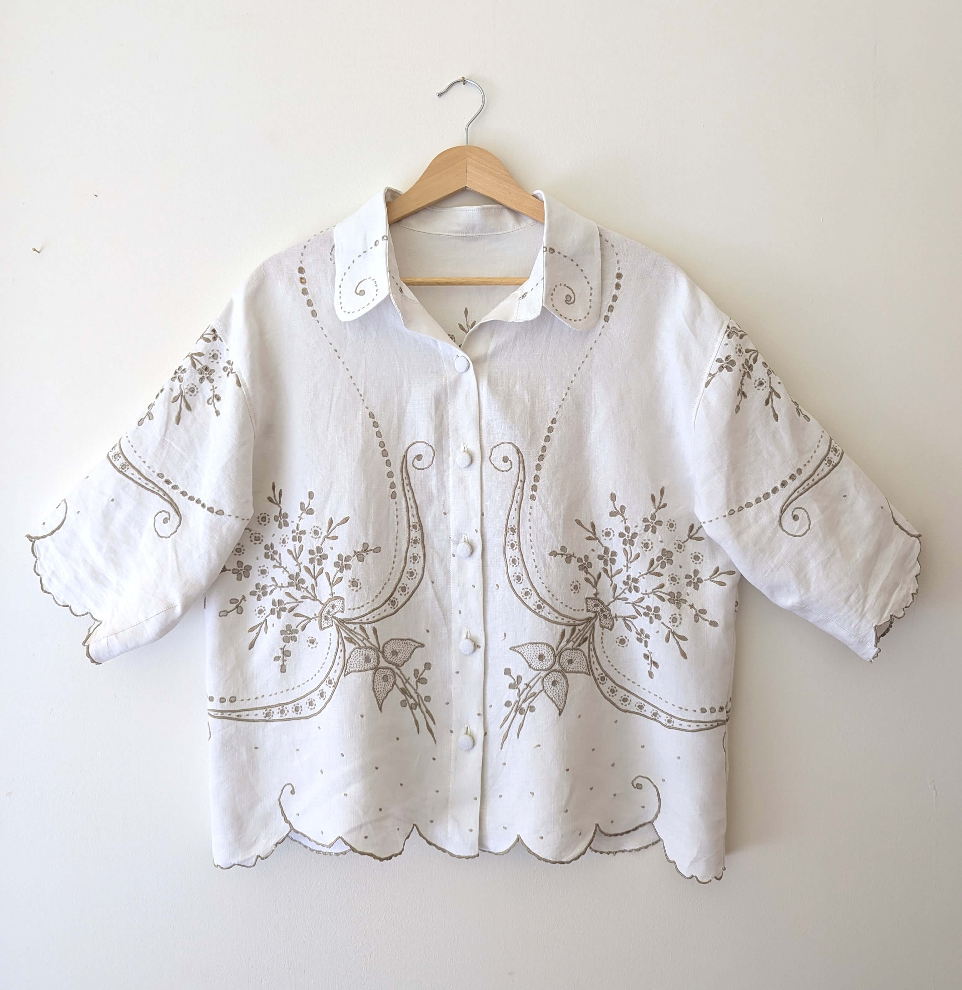 Madeira Vintage Embroidery Flowers and Swirls Large